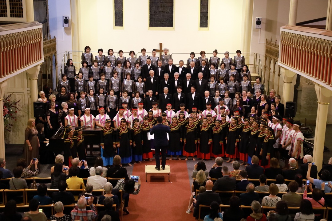 欣賞美：受邀至英國演出_學生與當地合唱團交流演出